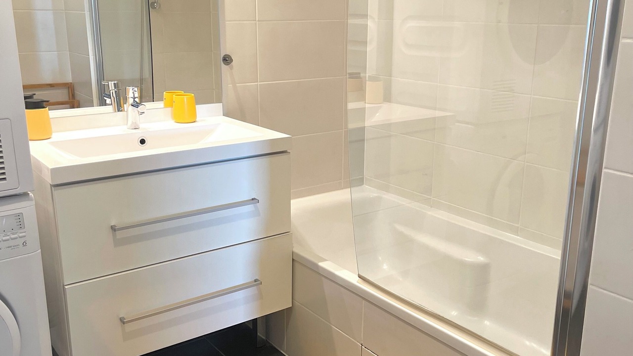 Photo of Bathroom in Jean Moulin - Marius Berliet