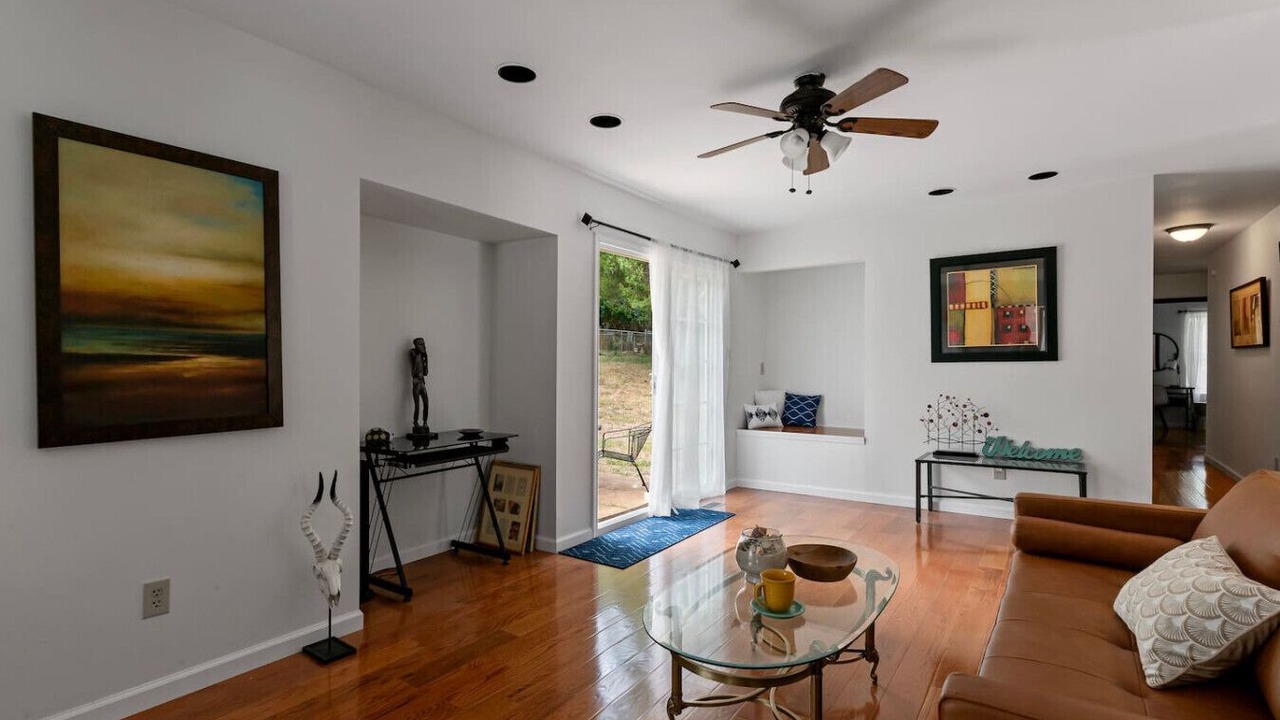 Photo of Livingroom in Eureka