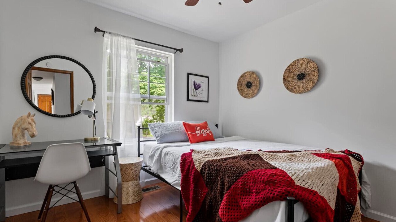 Photo of Bedroom in Eureka