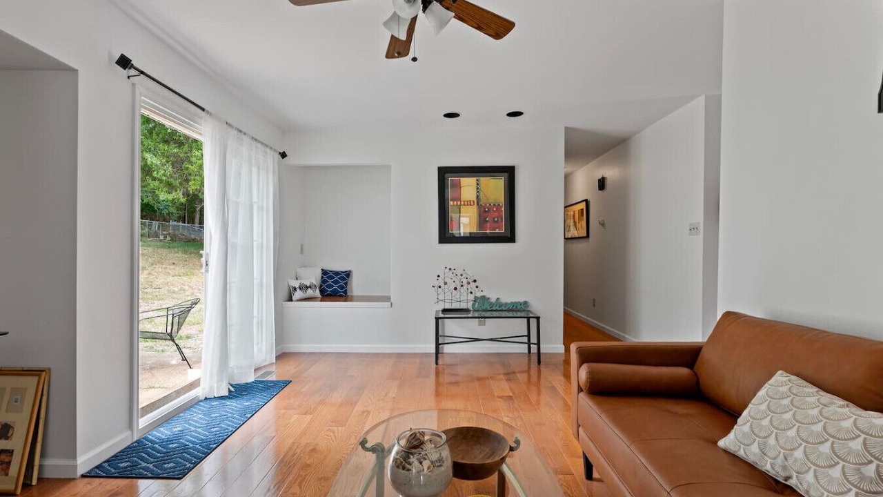 Photo of Livingroom in Eureka