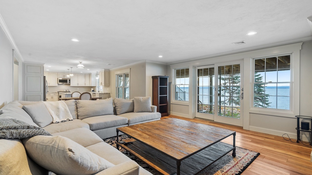 Photo of Livingroom in Cleveland
