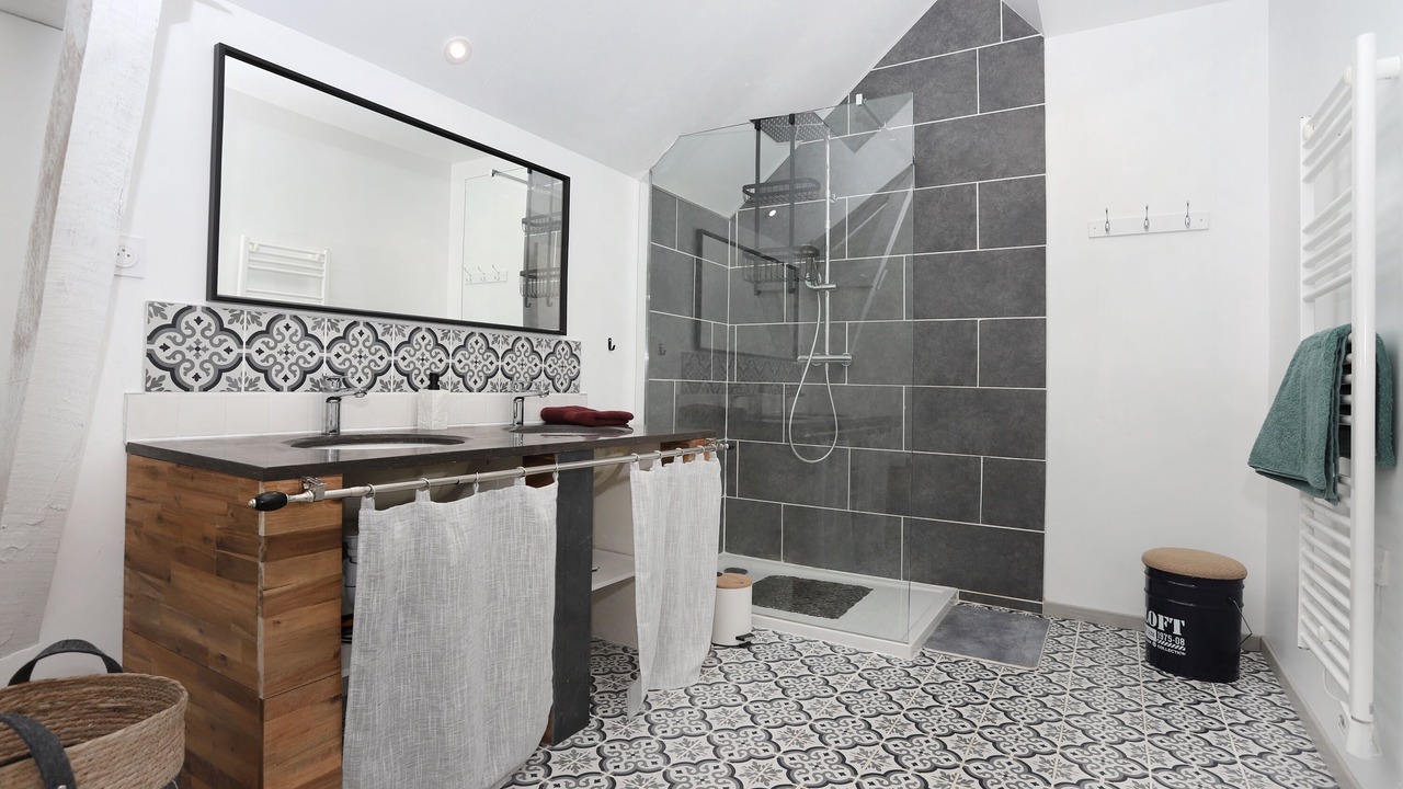Photo of Bathroom in Saint-Ouen-des-Alleux