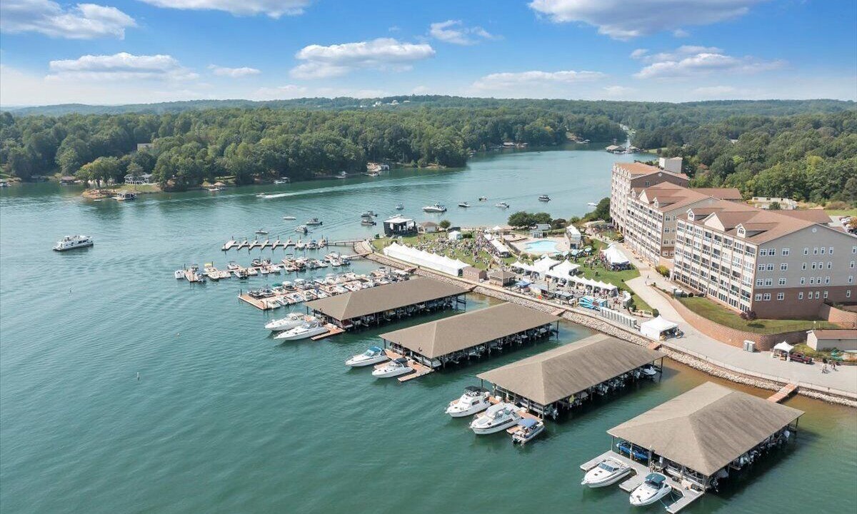 Photo of Others in Smith Mountain Lake