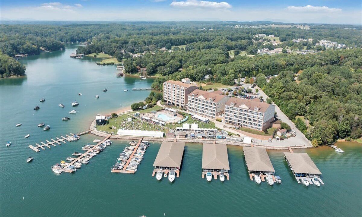 Photo of Others in Smith Mountain Lake