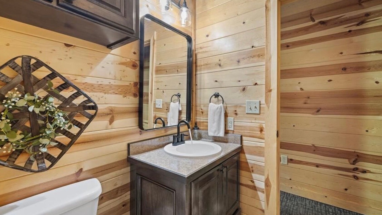 Photo of Bathroom in Broken Bow