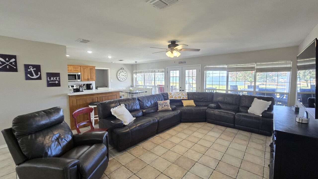 Photo of Livingroom in Leon County