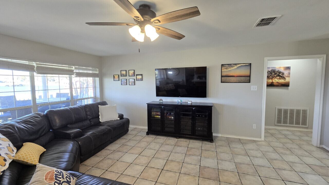 Photo of Livingroom in Leon County