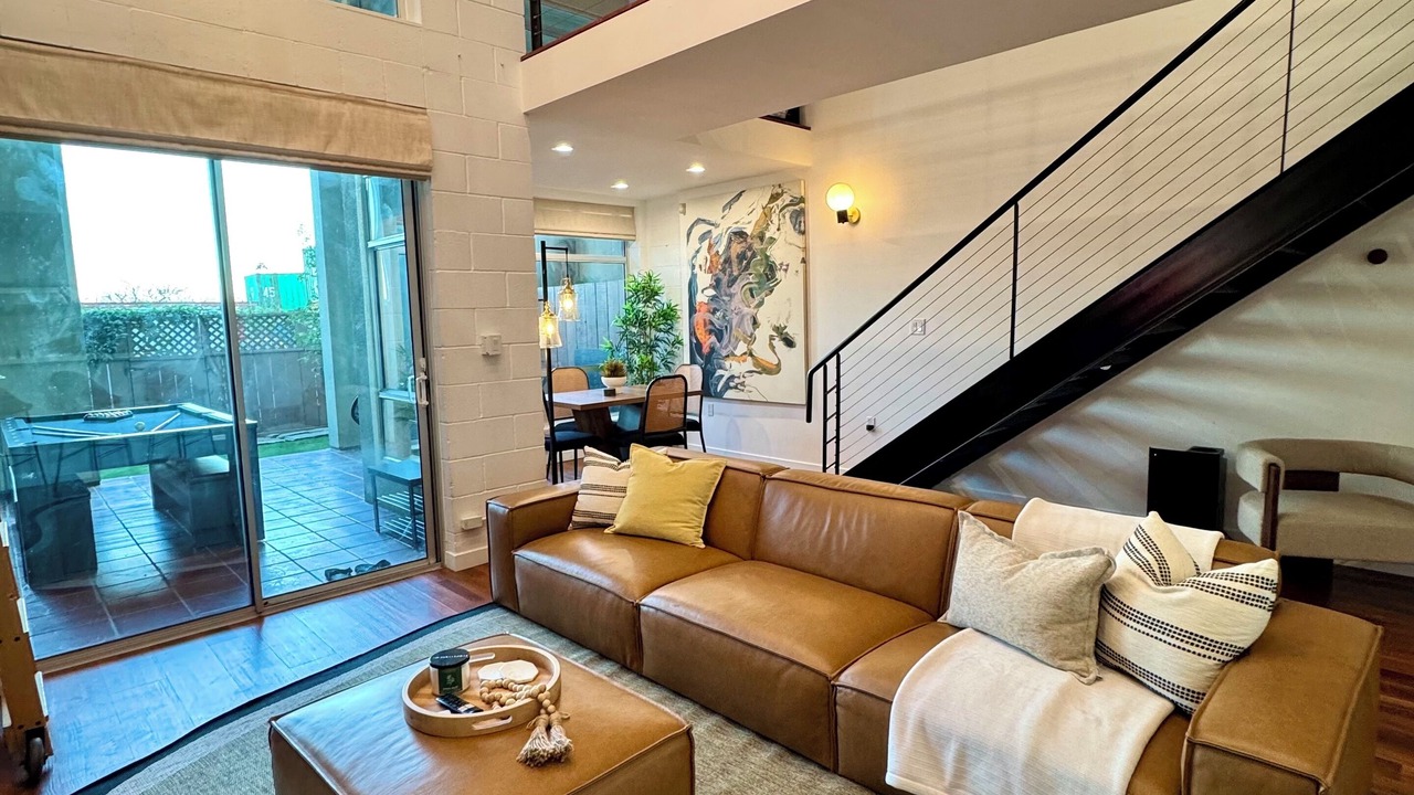 Photo of Livingroom in Hunters Point