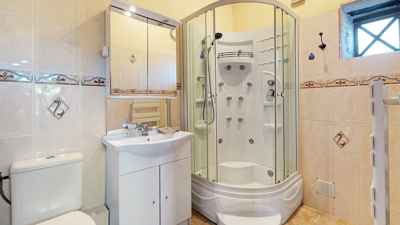 Photo of Bathroom in Armaille
