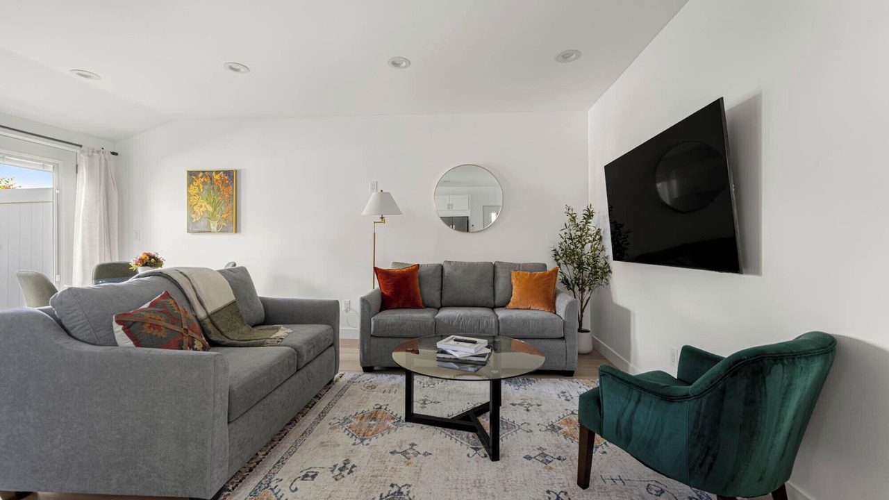 Photo of Livingroom in Canoga Park