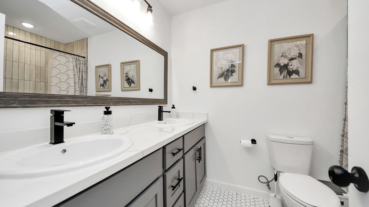 Photo of Bathroom in Oak Ridge North