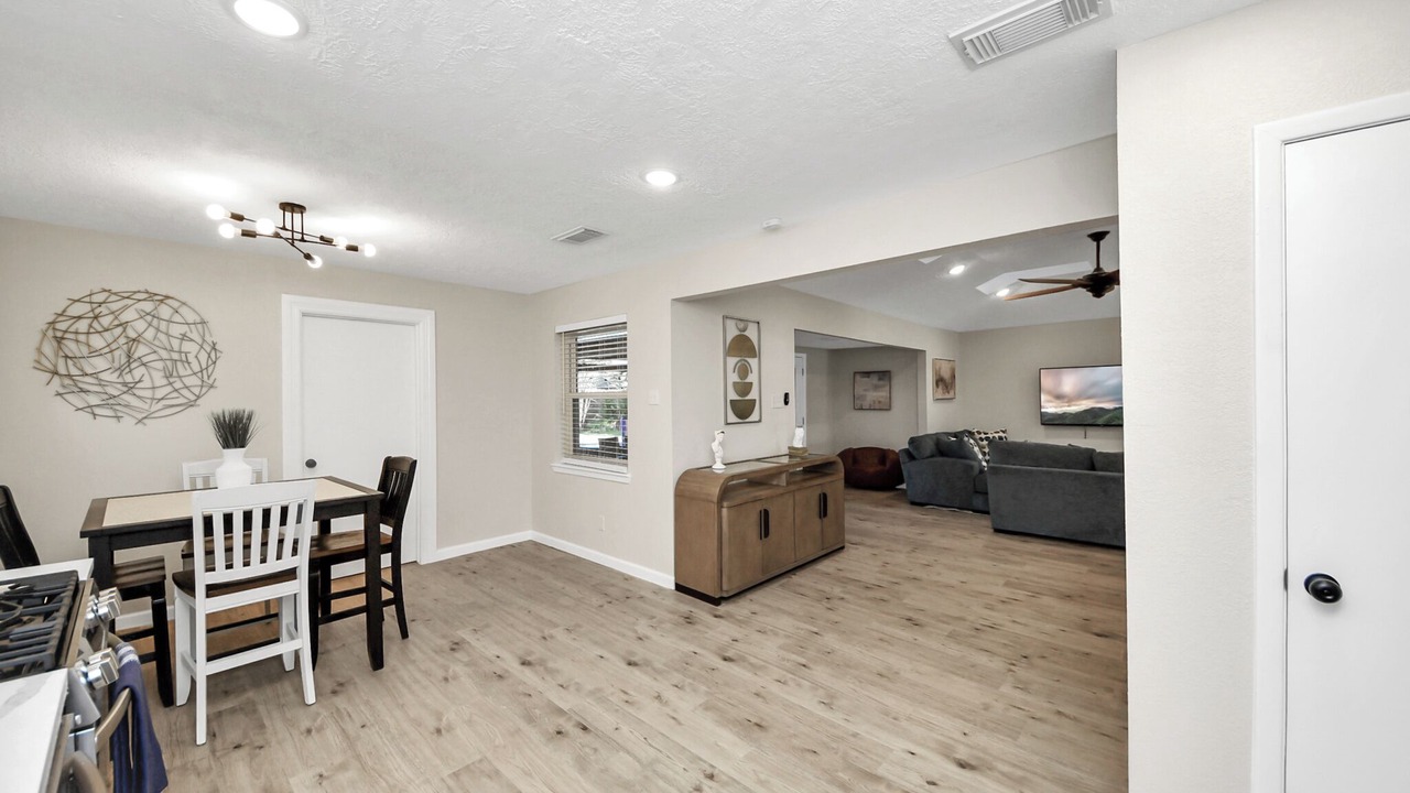 Photo of Livingroom in Oak Ridge North