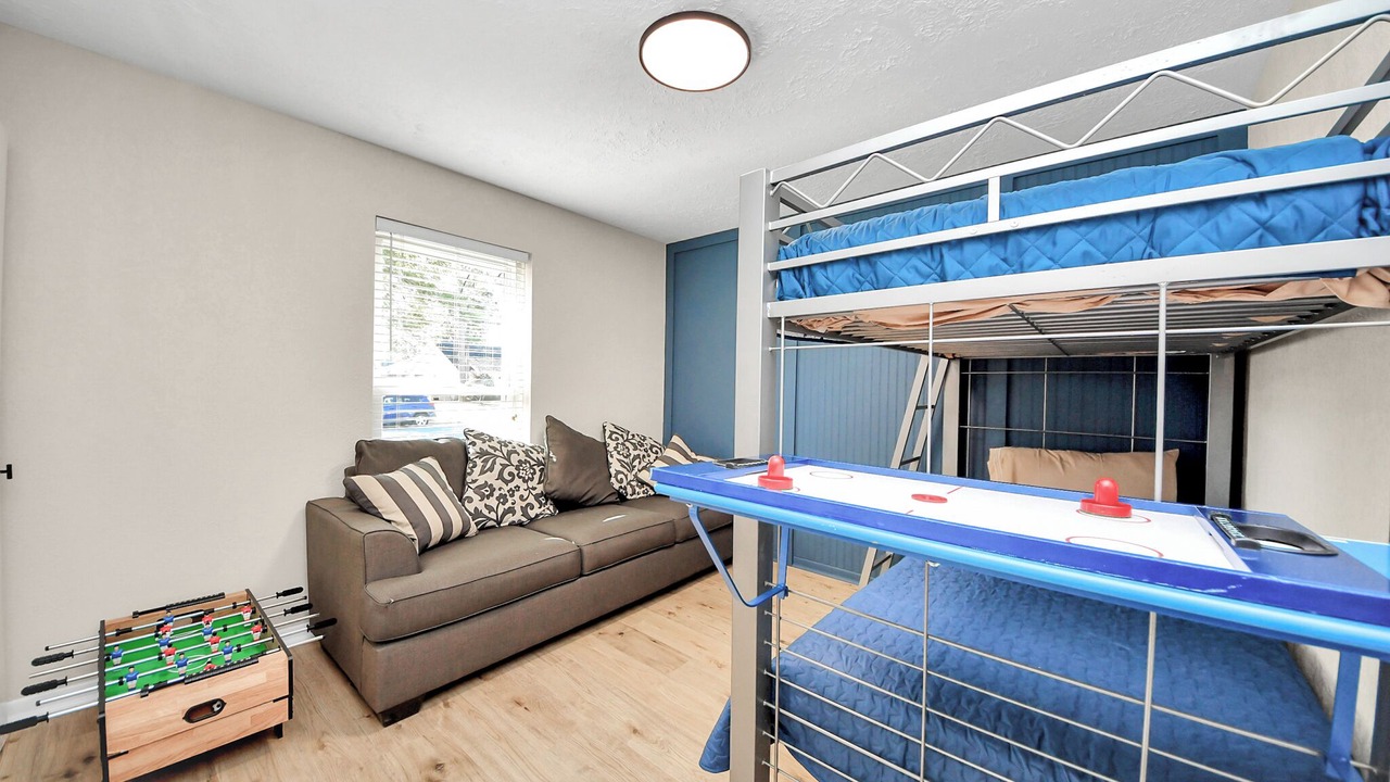 Photo of Bedroom in Oak Ridge North