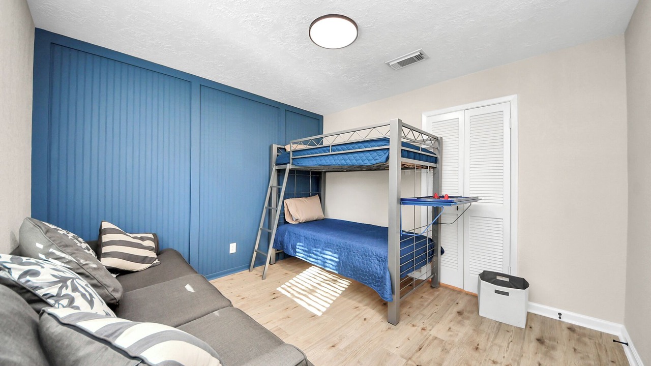 Photo of Bedroom in Oak Ridge North
