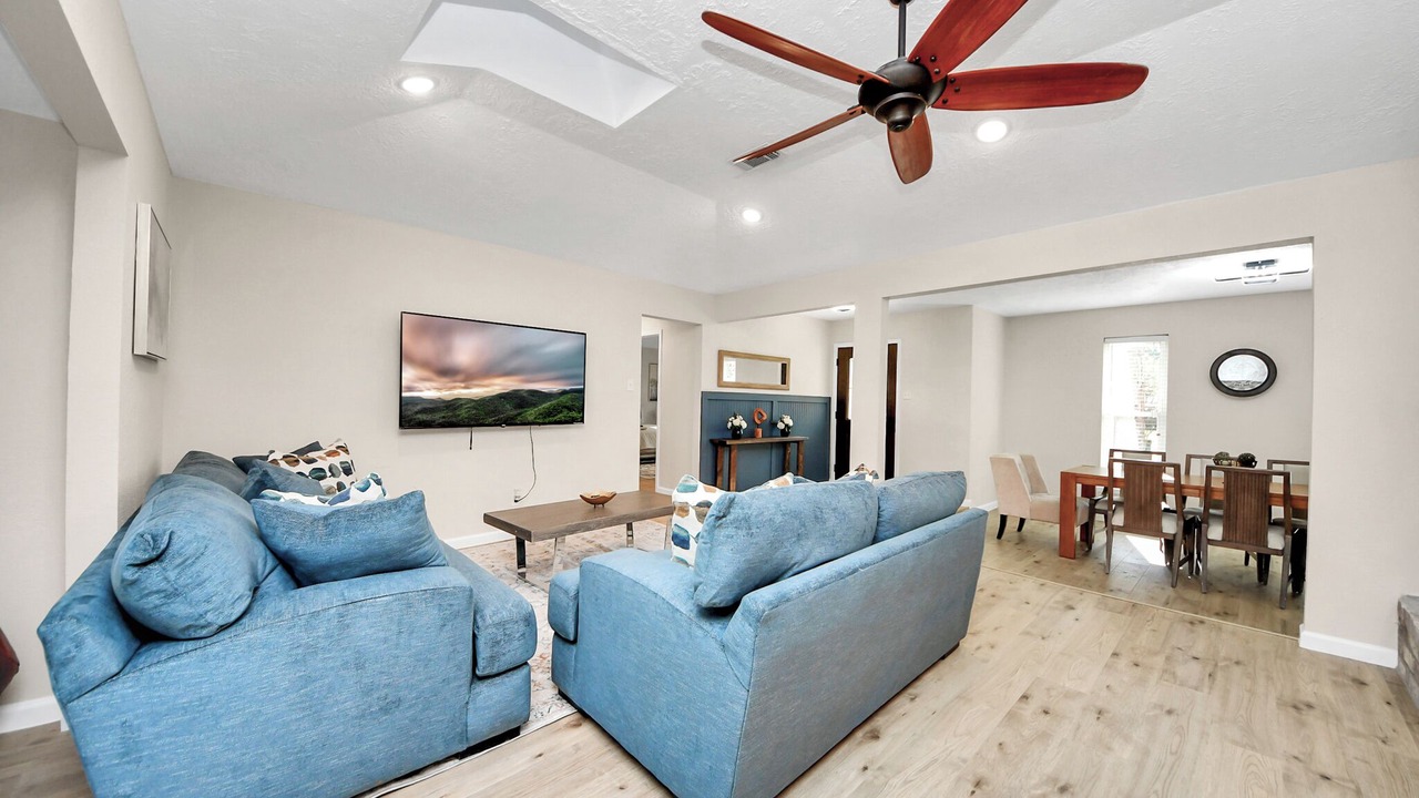 Photo of Livingroom in Oak Ridge North
