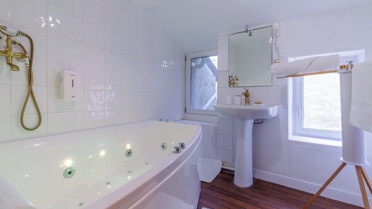 Photo of Bathroom in Belabre