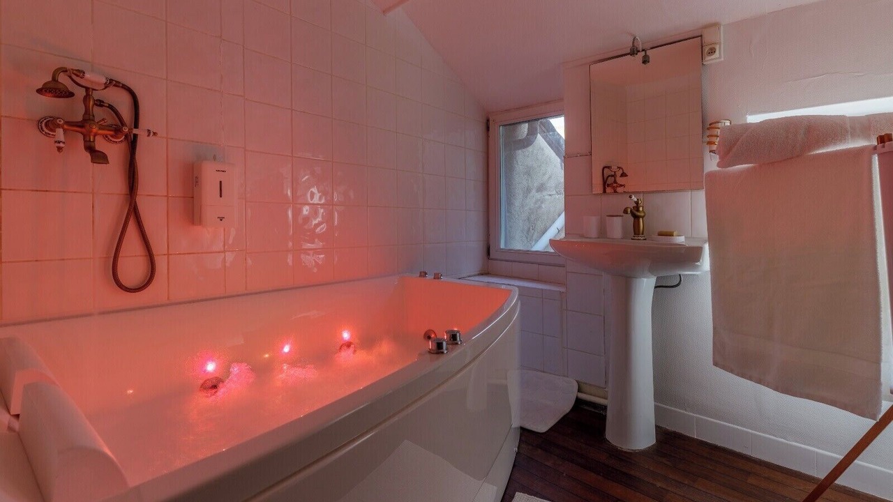 Photo of Bathroom in Belabre