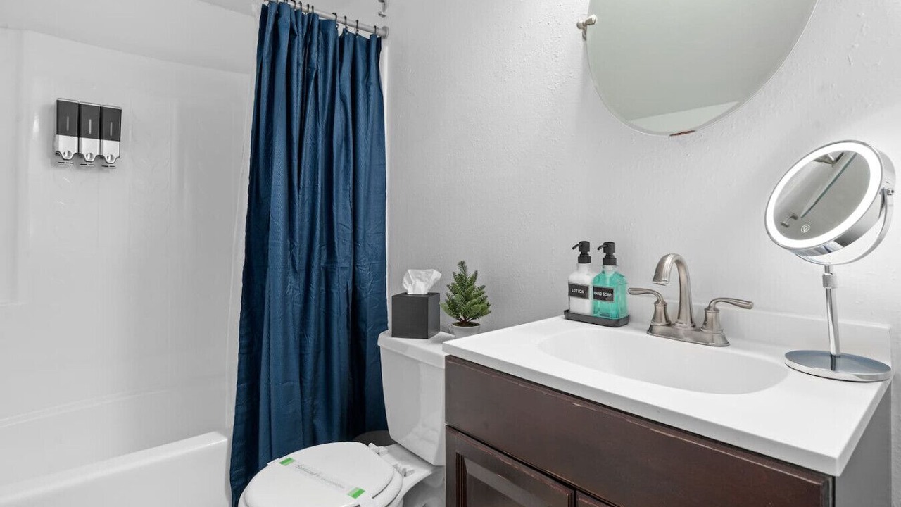 Photo of Bathroom in Bayshore Gardens