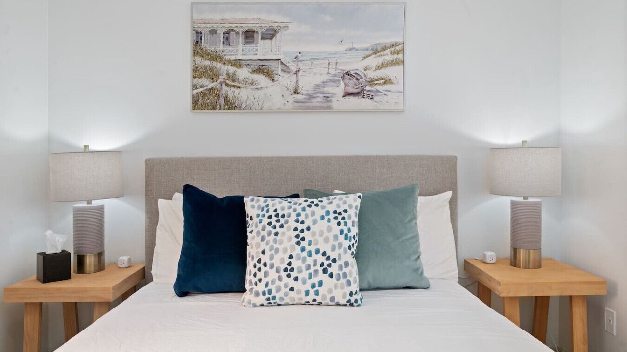 Photo of Bedroom in Bayshore Gardens