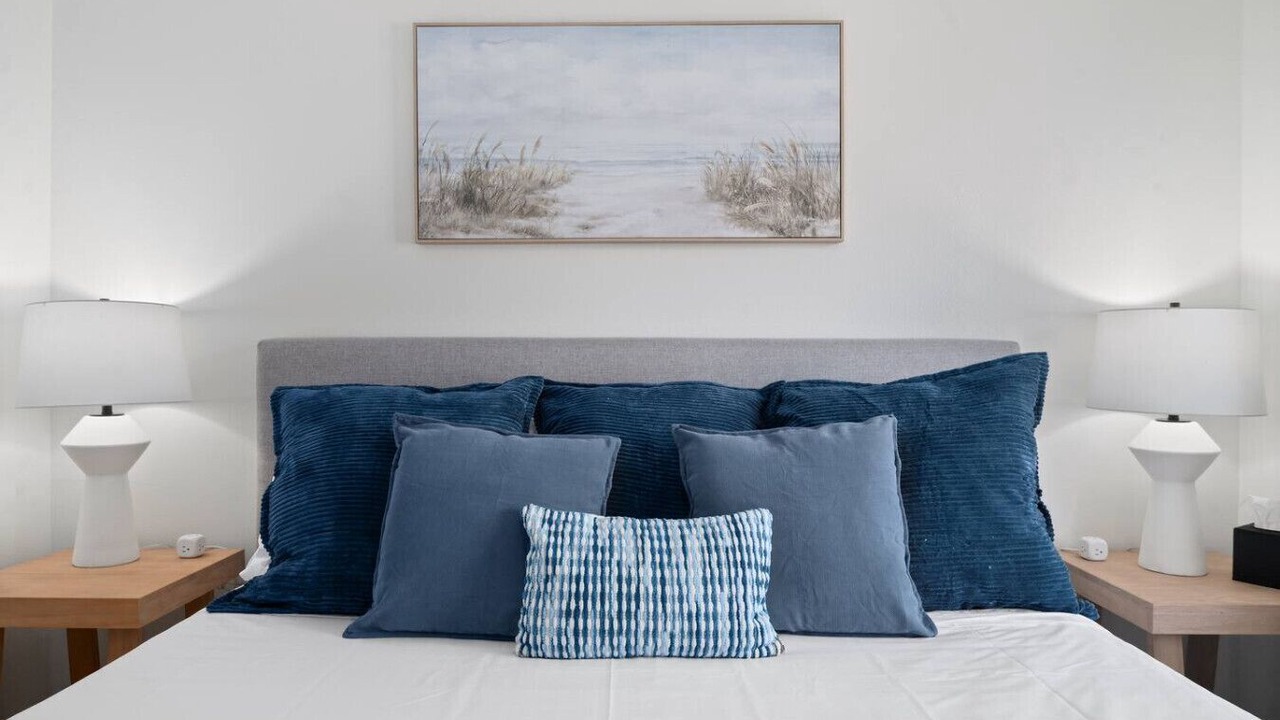 Photo of Bedroom in Bayshore Gardens
