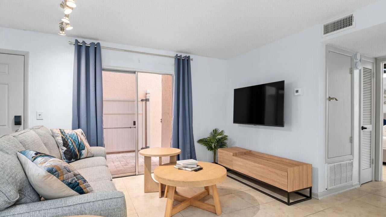 Photo of Livingroom in Bayshore Gardens