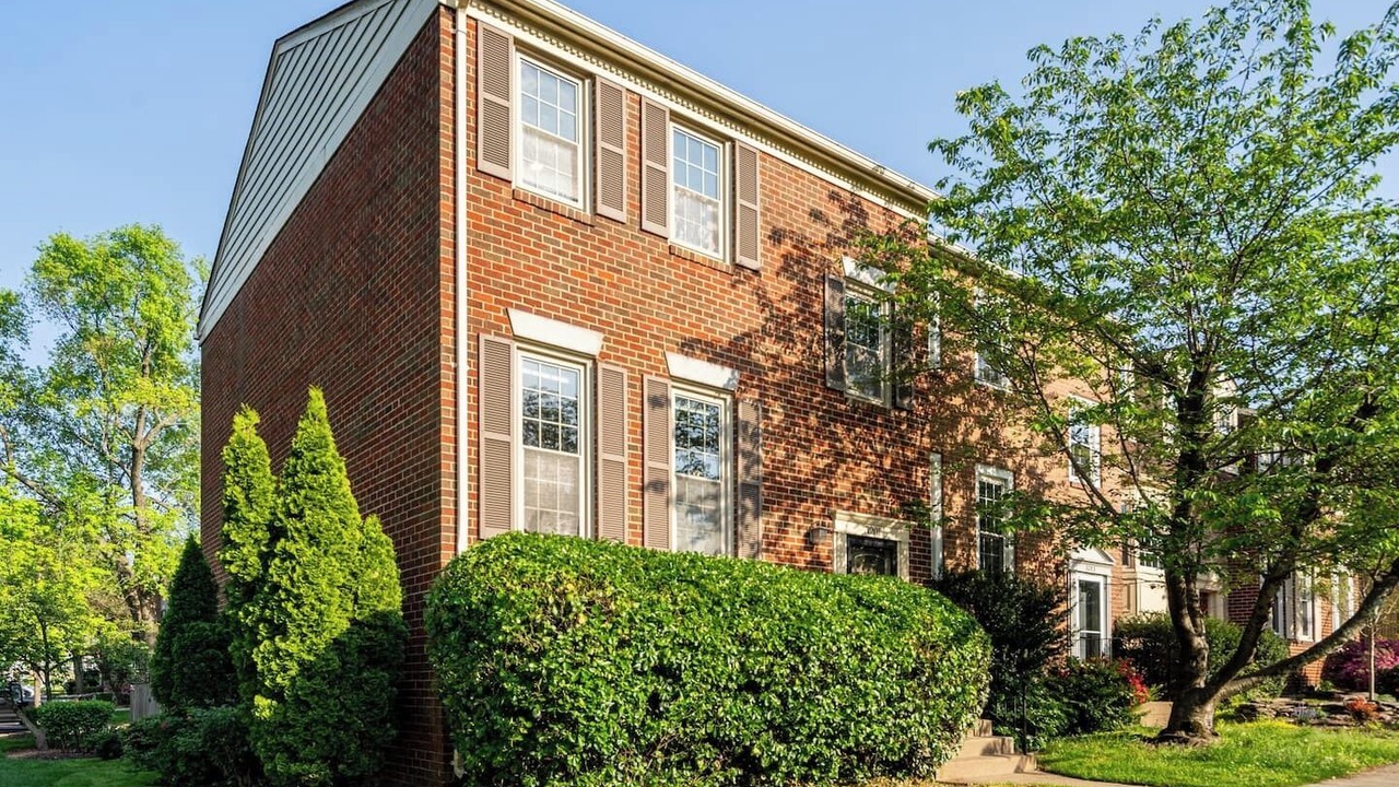 Photo of Outdoor in Oakton