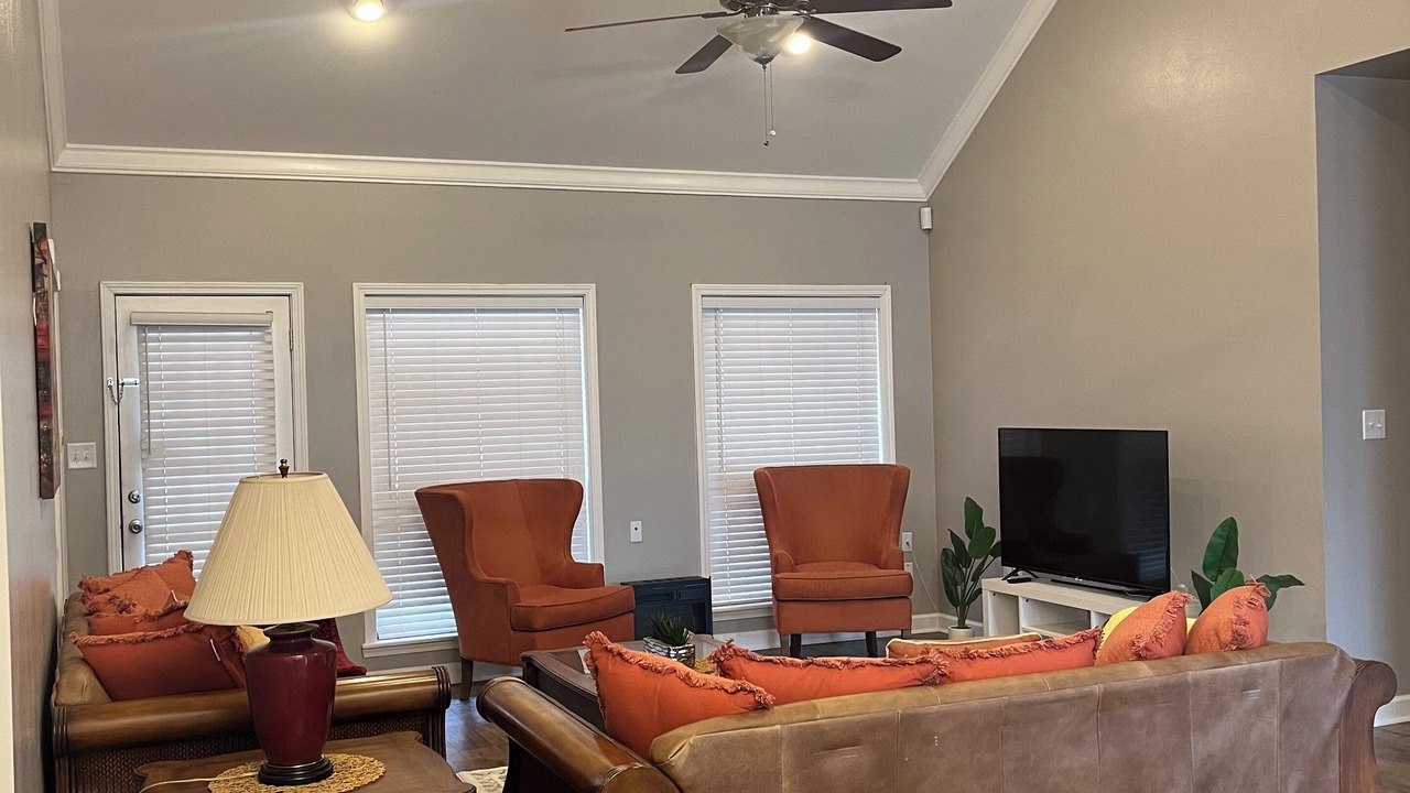 Photo of Livingroom in White Hall
