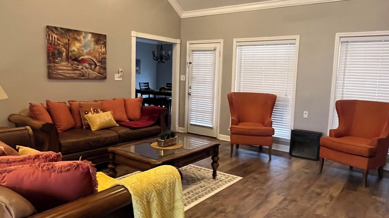 Photo of Livingroom in White Hall