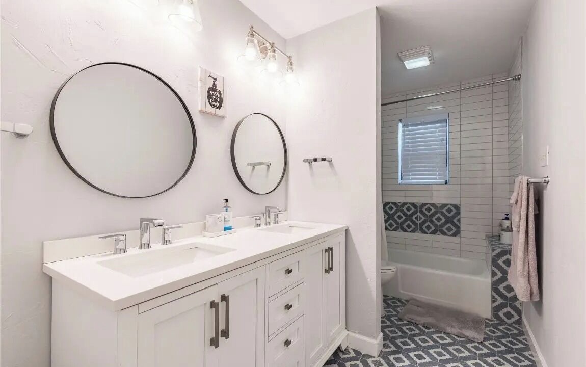 Photo of Bathroom in Marshall Ford Vista