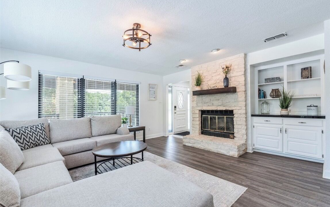 Photo of Livingroom in Marshall Ford Vista