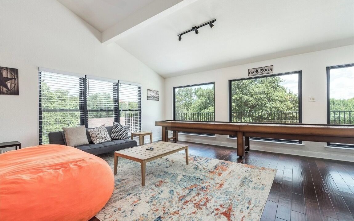 Photo of Livingroom in Marshall Ford Vista
