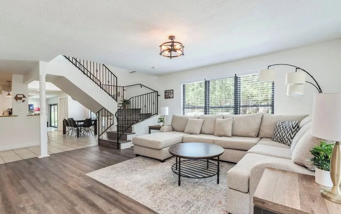 Photo of Livingroom in Marshall Ford Vista
