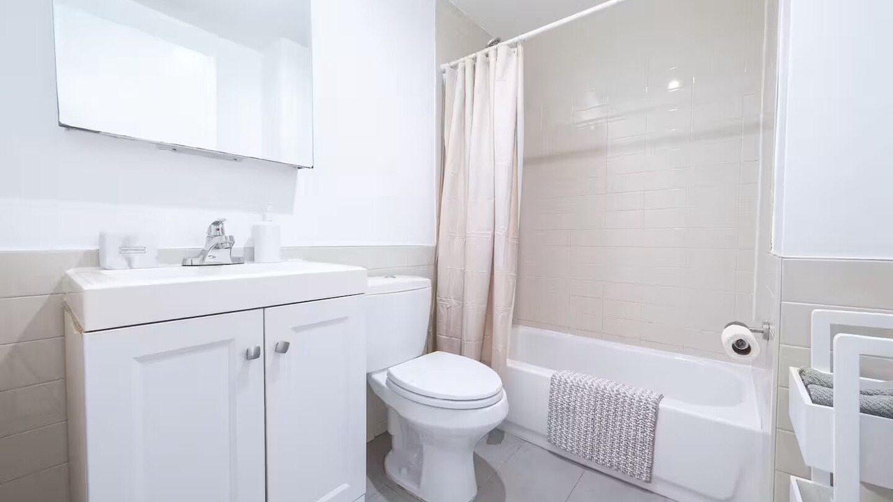 Photo of Bathroom in Central Park North