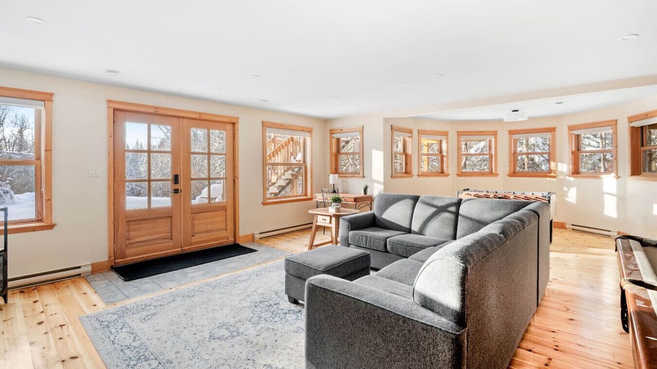 Photo of Livingroom in Fiddler Lake Resort