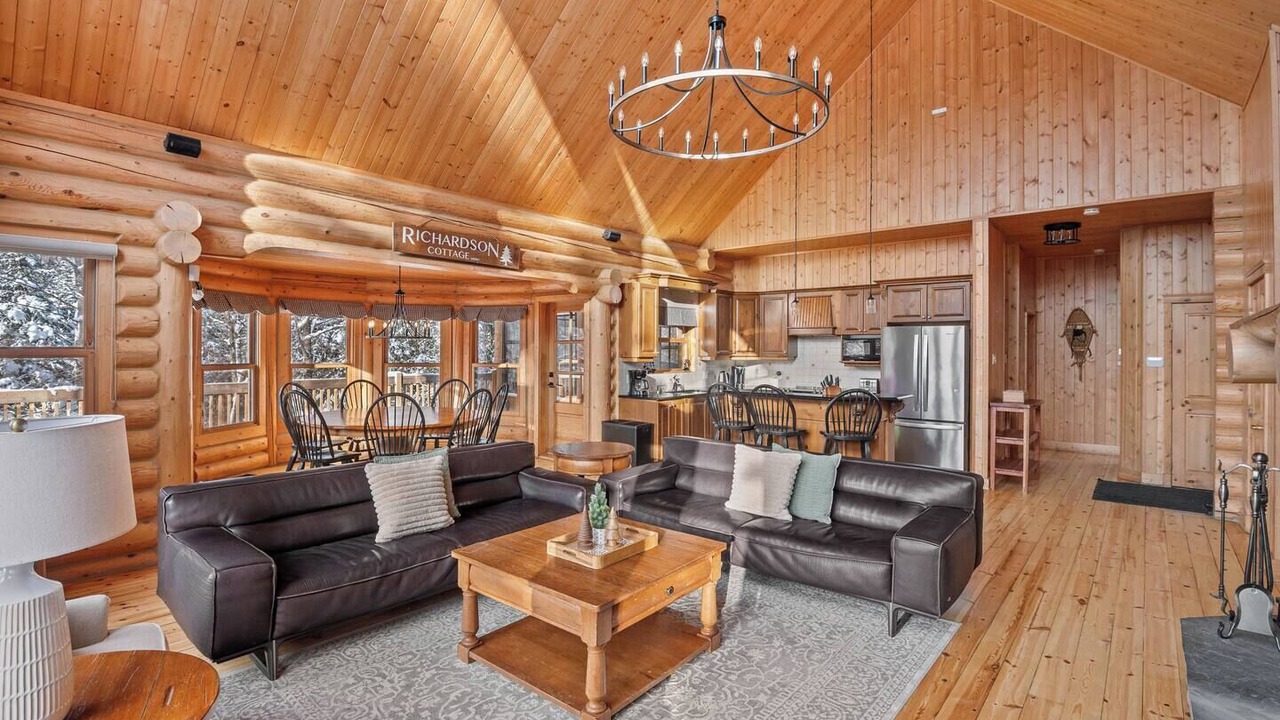 Photo of Livingroom in Fiddler Lake Resort