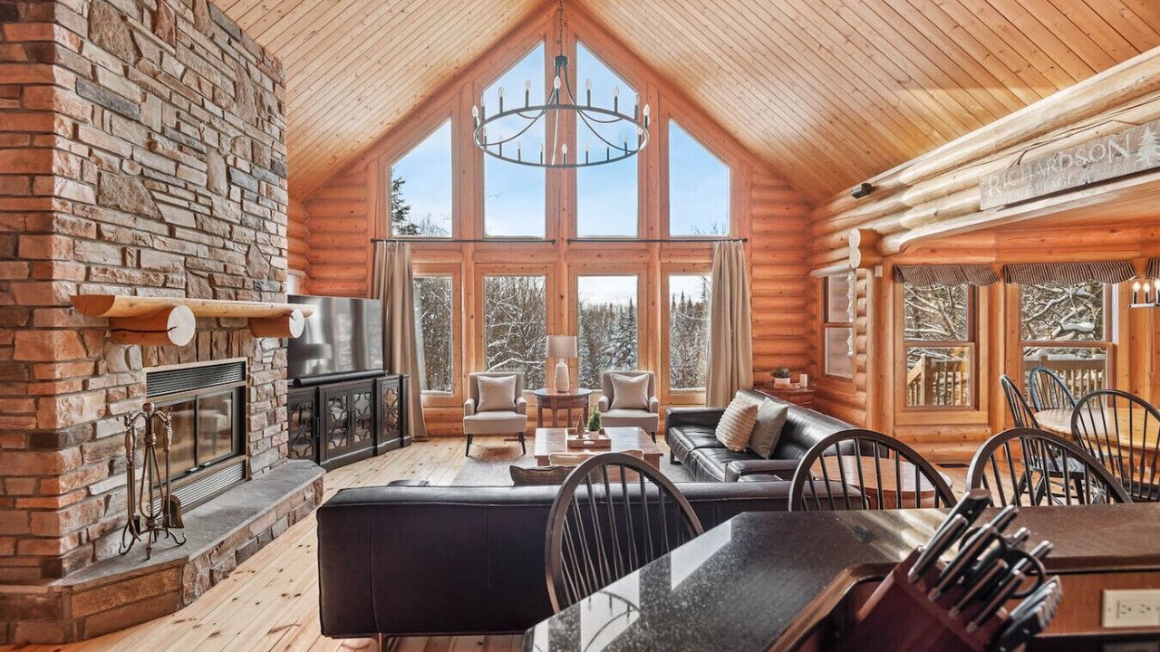 Photo of Livingroom in Fiddler Lake Resort