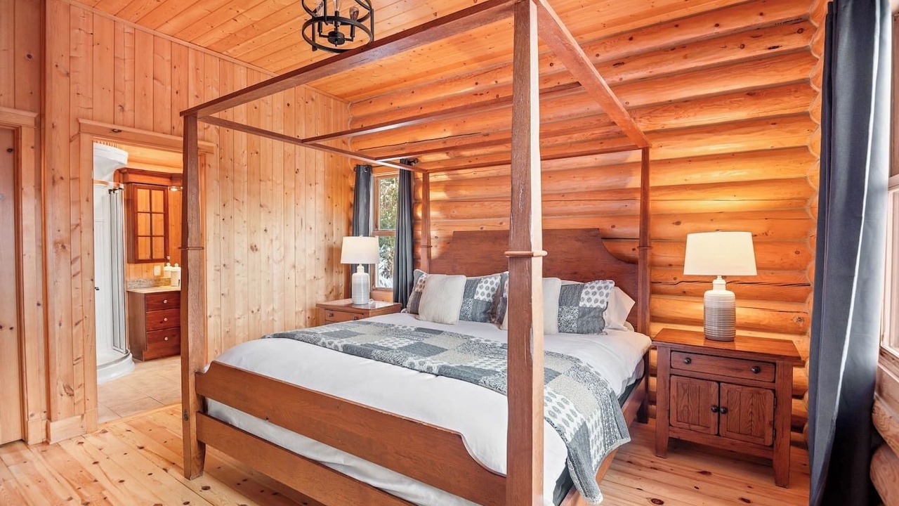 Photo of Bedroom in Fiddler Lake Resort