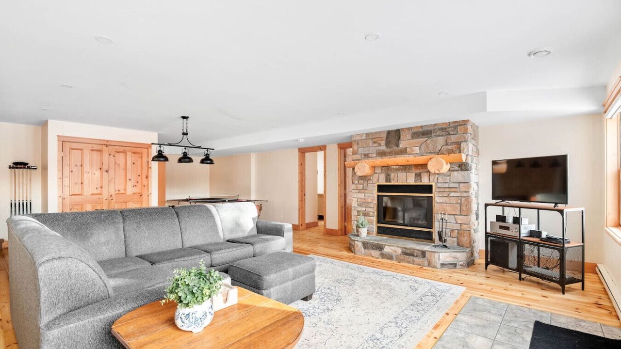 Photo of Livingroom in Fiddler Lake Resort