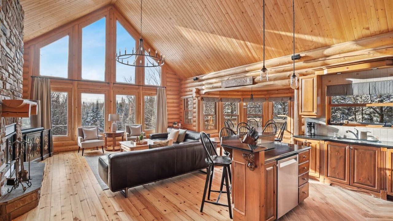 Photo of Livingroom in Fiddler Lake Resort