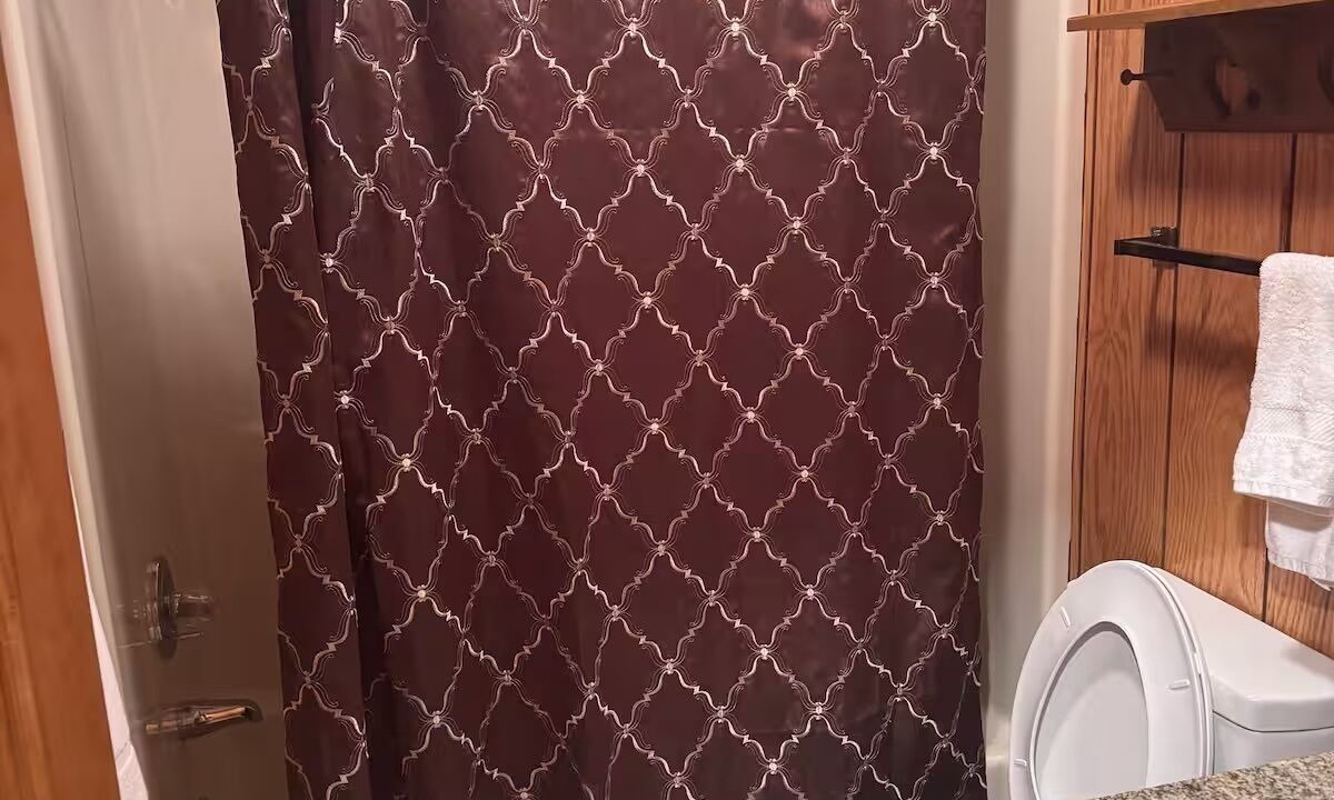 Photo of Bathroom in Byrdstown