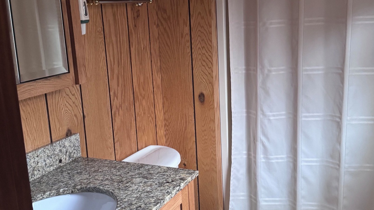 Photo of Bathroom in Byrdstown