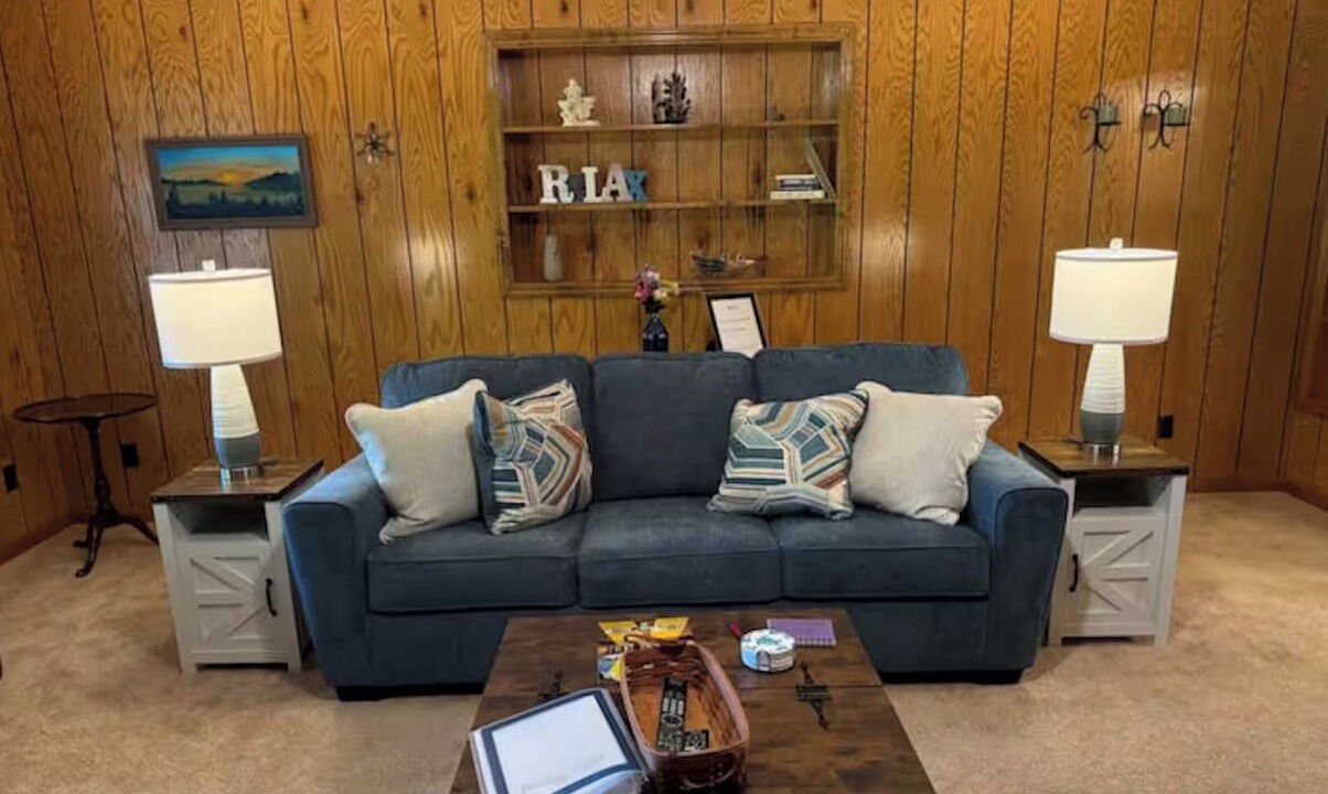Photo of Livingroom in Byrdstown