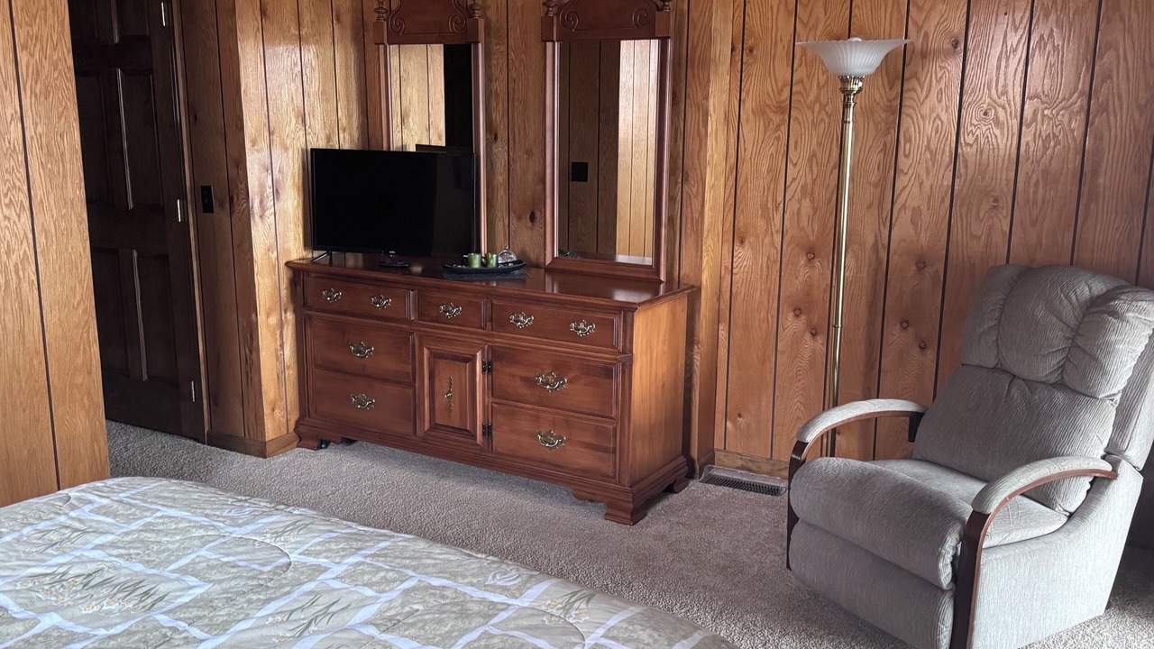 Photo of Bedroom in Byrdstown