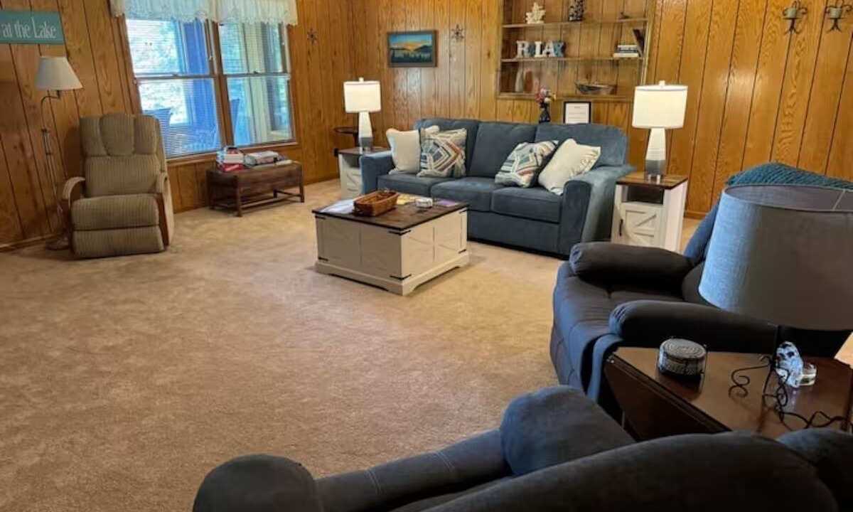 Photo of Livingroom in Byrdstown