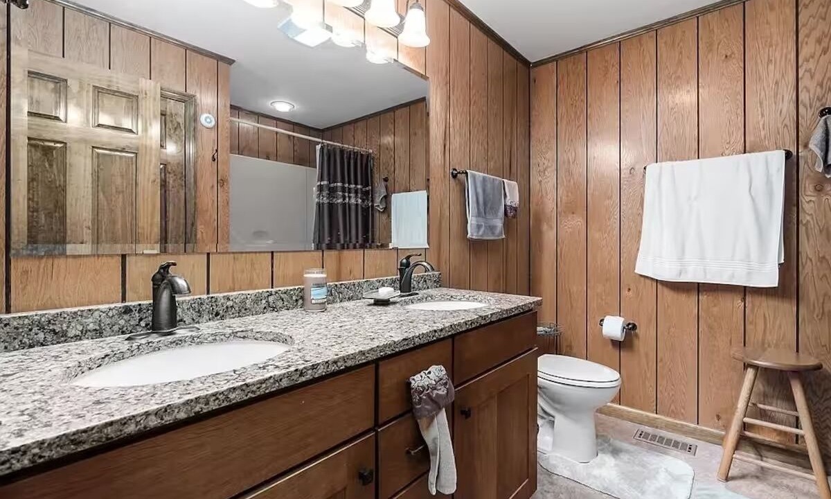Photo of Bathroom in Byrdstown