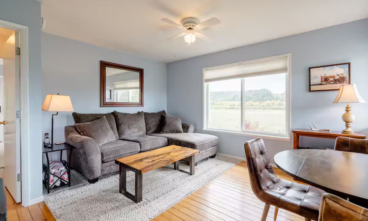 Photo of Livingroom in McMinnville