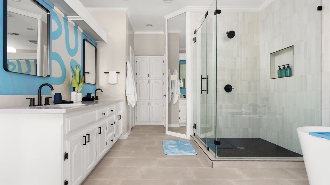 Photo of Bathroom in Glenlake