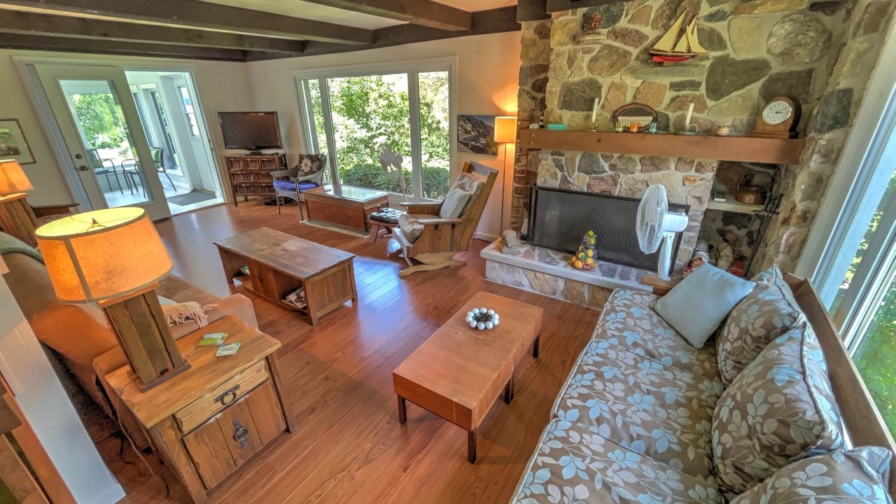 Photo of Livingroom in Rideau Lakes