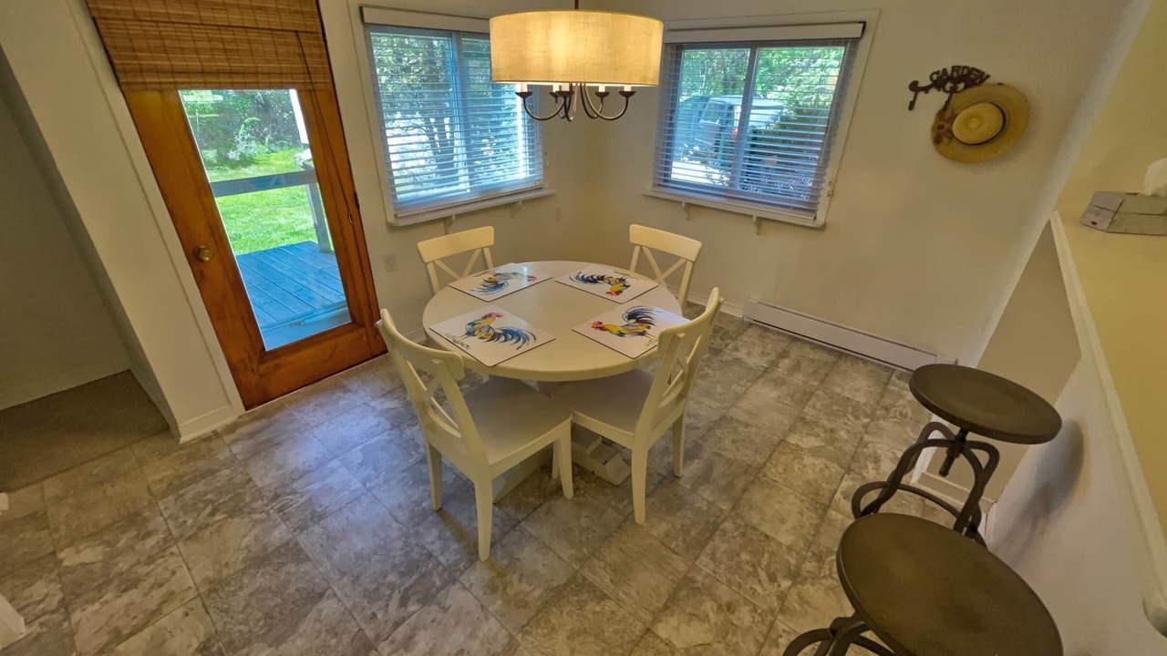 Photo of Livingroom in Newboro