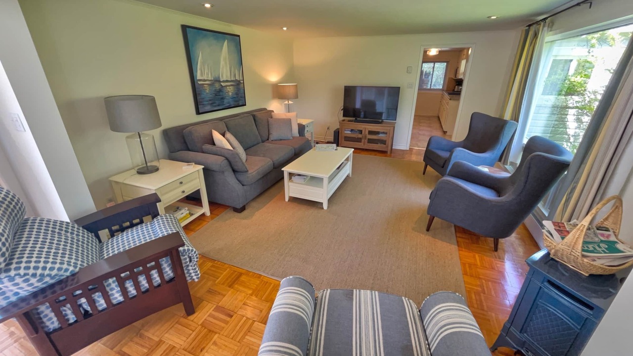 Photo of Livingroom in Newboro